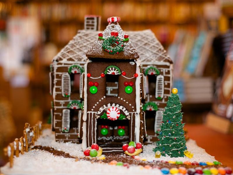 clam_gingerbread_house_contest