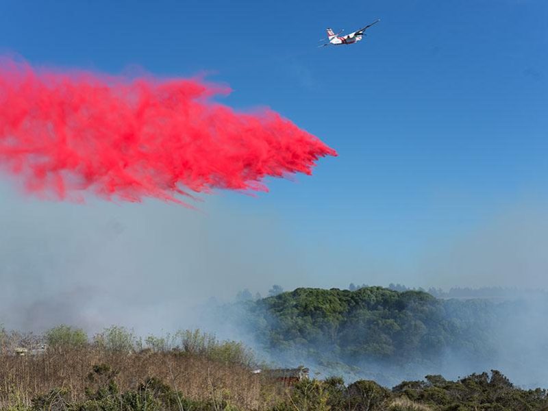olema_hill_fire_air_tanker_retardant_drop