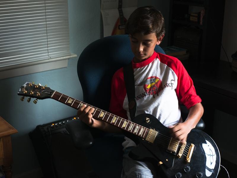oliver_john_guitar