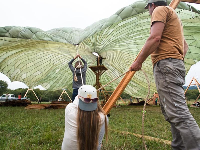 parachute_days_raising