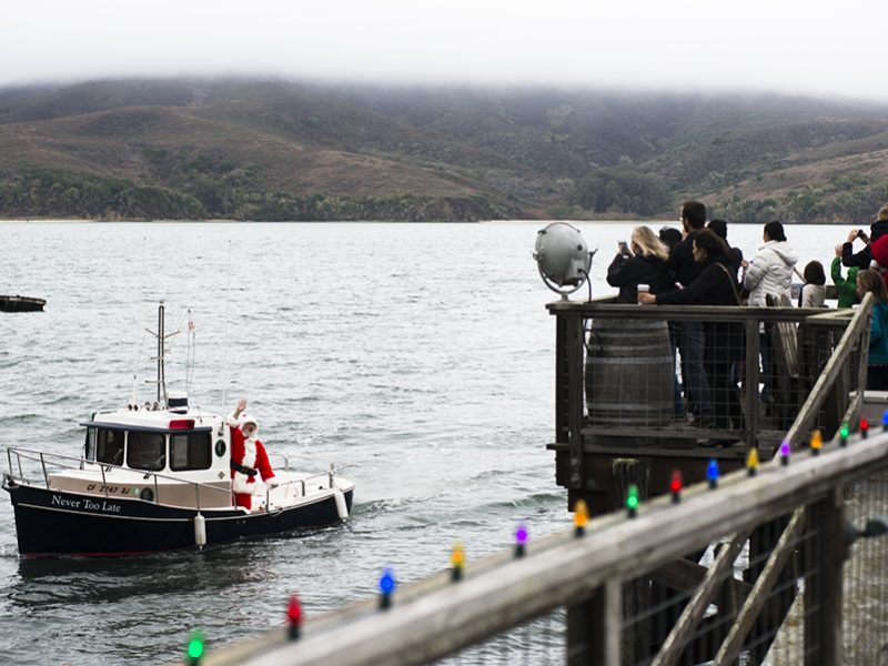 santa_on_a_boat_nicks_cove
