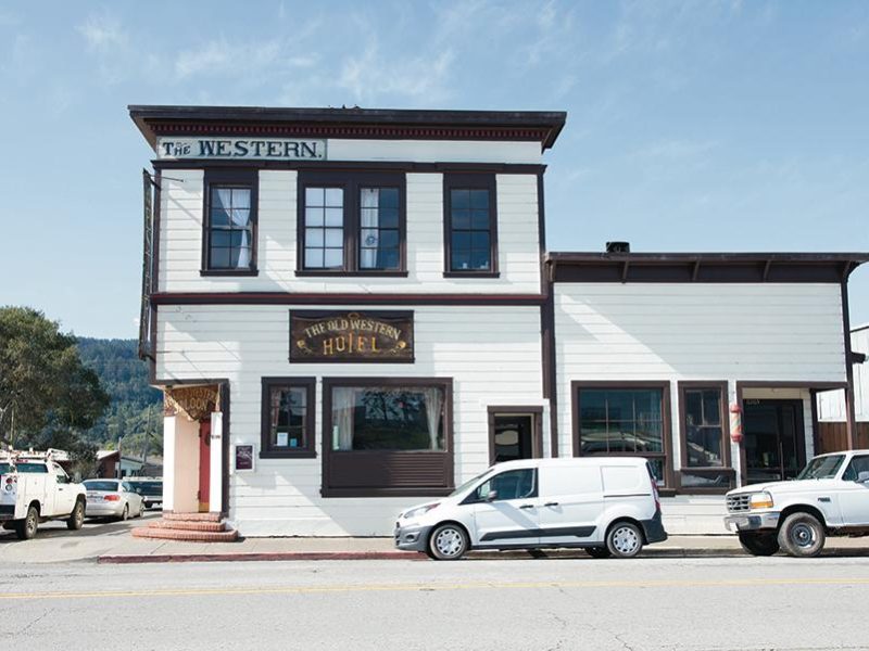 western_saloon_